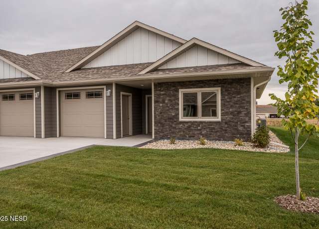 Property at 2112 2nd Ave SE #3, Watertown, SD 57201, 3 beds, 2 baths