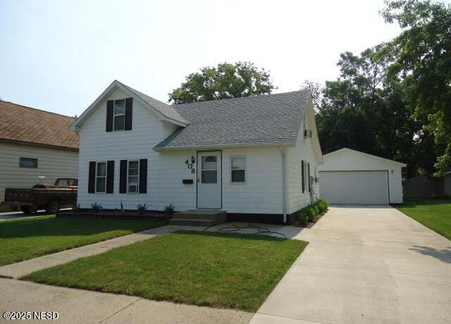 Property at 408 2nd St SW, Watertown, SD 57201, 2 beds, 1 bath