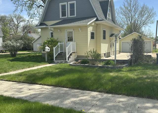 Property at 10 9th St SE, Watertown, SD 57201, 3 beds, 2 baths