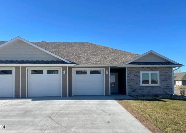 Property at 2112 2nd Ave SE #1, Watertown, SD 57201, 3 beds, 2 baths