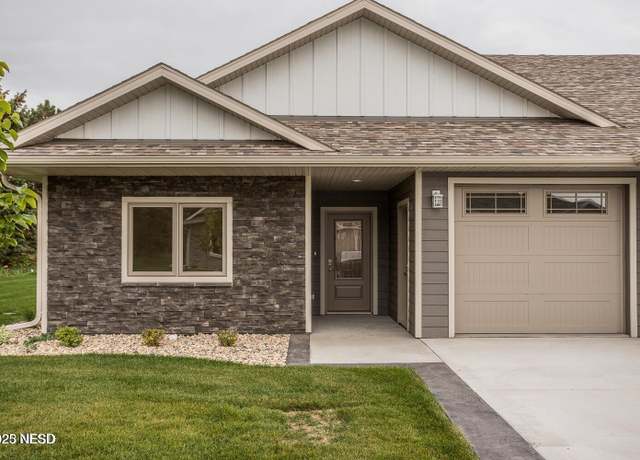 Property at 2112 2nd Ave SE #4, Watertown, SD 57201, 3 beds, 2 baths