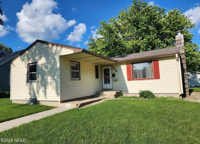 Property at 1114 1st St NW, Watertown, SD 57201, 3 beds, 1 bath