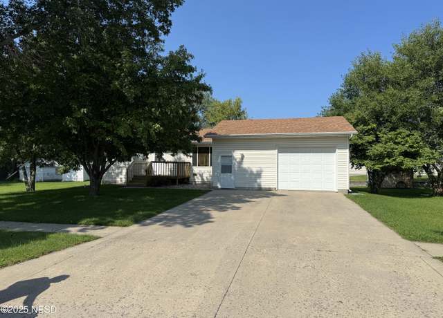 Property at 711 3rd St SW, Watertown, SD 57201, 2 beds, 1 bath