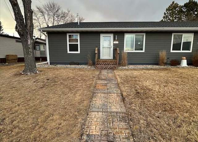 Property at 1903 4th Ave SW, Watertown, SD 57201, 2 beds, 1 bath