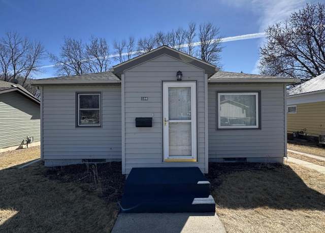 Property at 106 5th St E, Clear Lake, SD 57226, 3 beds, 1 bath