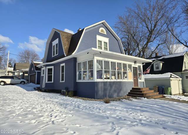 Property at 424 3rd St NW, Watertown, SD 57201, 3 beds, 1.5 baths