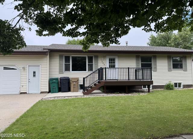 Property at 1009 20th St NE, Watertown, SD 57201, 4 beds, 2 baths