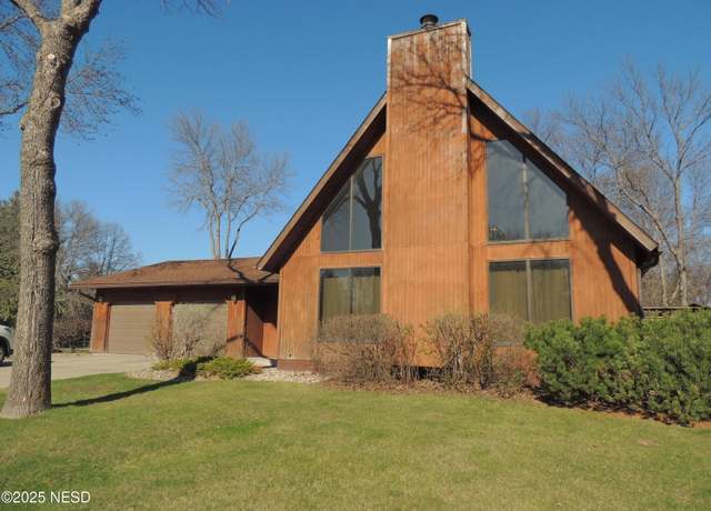 Property at 708 13th St NE, Watertown, SD 57201, 5 beds, 1 bath