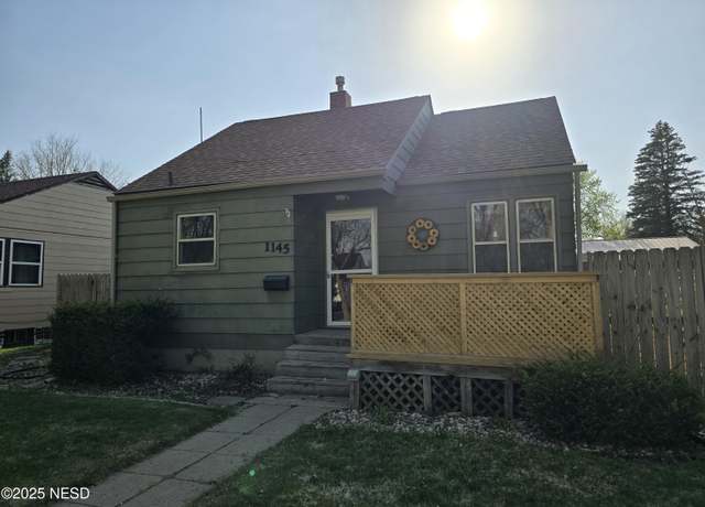 Property at 1145 N Park St, Watertown, SD 57201, 3 beds, 1 bath