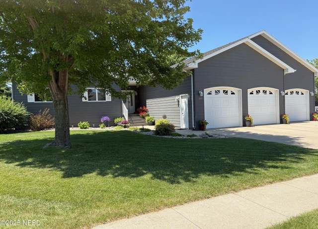 Property at 1337 13th St NE, Watertown, SD 57201, 5 beds, 3 baths