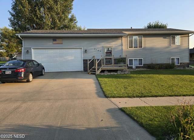 Property at 3104 5th Ave NW, Watertown, SD 57201, 5 beds, 2 baths