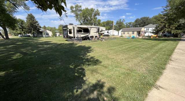 Photo of 402 2nd St, Henry, SD 57243