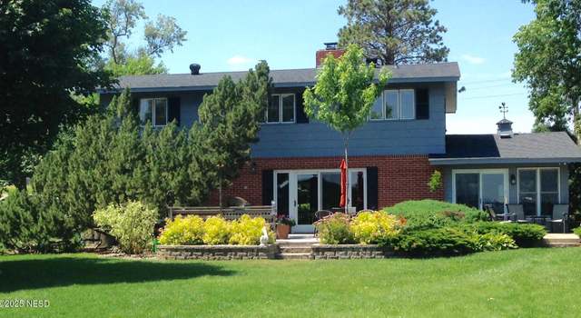 Photo of 656 N Lake Dr, Watertown, SD 57201