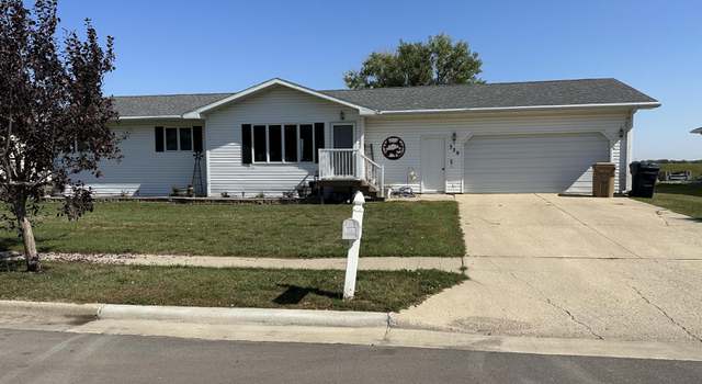 Photo of 320 26th St NW, Watertown, SD 57201