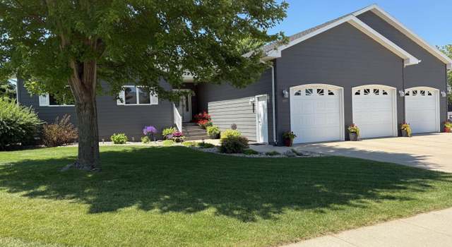 Photo of 1337 13th St NE, Watertown, SD 57201
