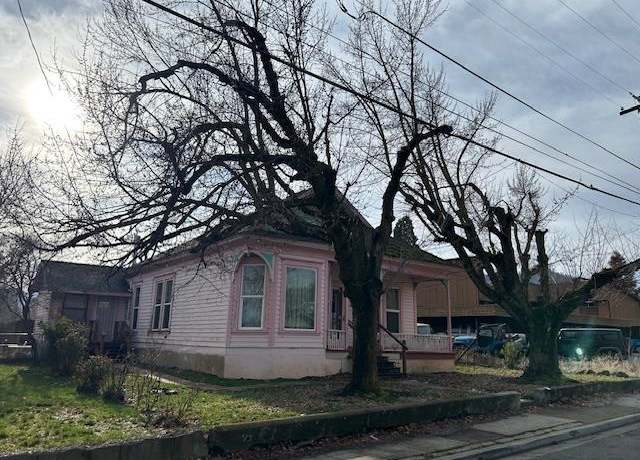 Property at 501 Lane St, Yreka, CA 96097, 3 beds, 2 baths