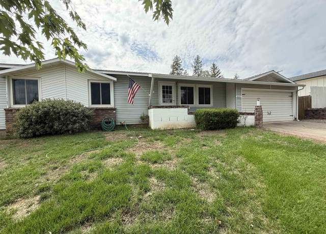 Property at 807 Oak St, Yreka, CA 96097, 3 beds, 1.5 baths
