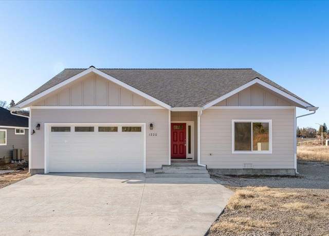 Property at 1220 Railroad Ave, Weed, CA 96094, 3 beds, 2 baths