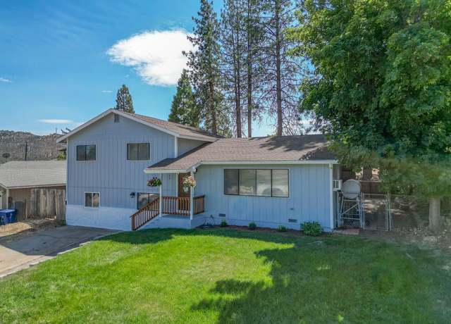 Property at 733 Cedar St, Yreka, CA 96097, 5 beds, 2.5 baths