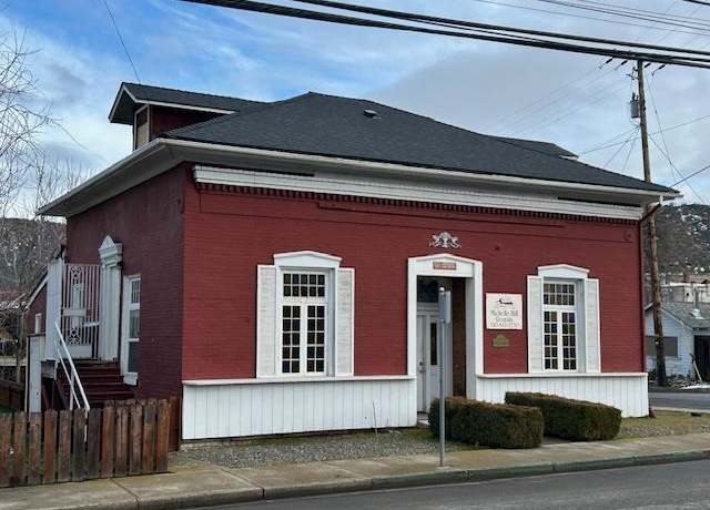 Property at 202 N Oregon St, Yreka, CA 96097, 2 baths