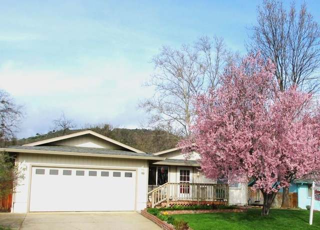 Property at 905 Meadowlark Ln, Yreka, CA 96097, 3 beds, 2 baths