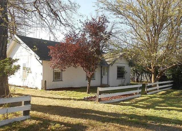 Property at 220 N 16th St, Montague, CA 96064, 2 beds, 1 bath