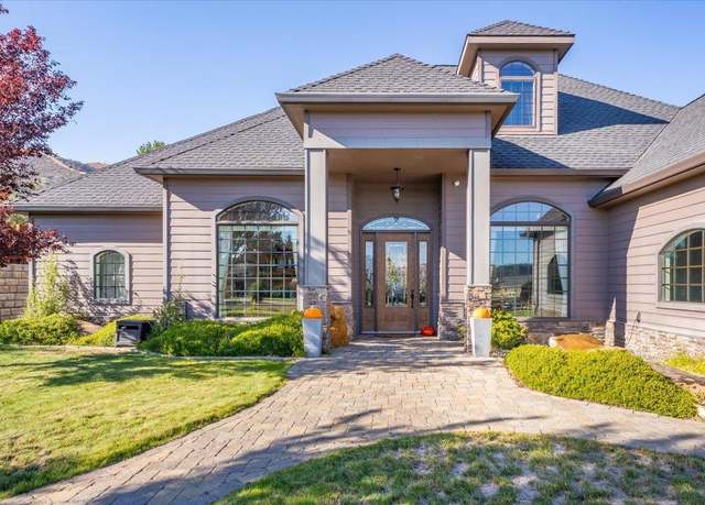 Property at 1127 Discovery St, Yreka, CA 96097, 3 beds, 2.5 baths