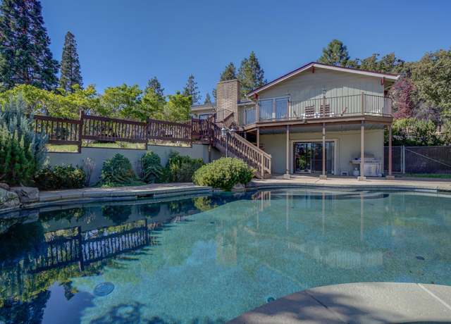 Property at 1418 Grizzly Ct, Yreka, CA 96097, 4 beds, 3.5 baths