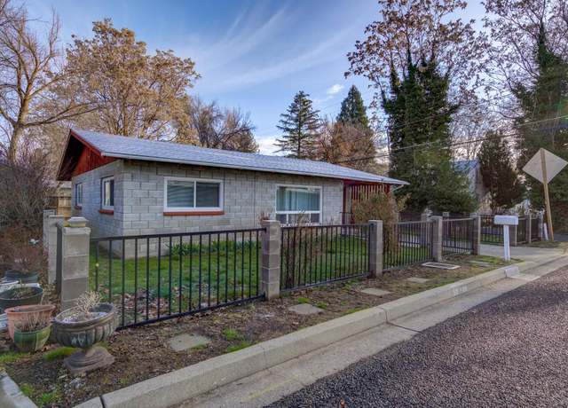 Property at 121 Dexter St, Yreka, CA 96097, 2 beds, 1 bath