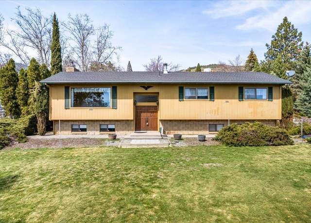 Property at 205 Humbug Rd, Yreka, CA 96097, 3 beds, 2.5 baths