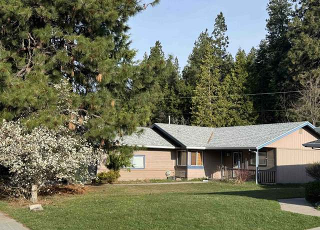 Property at 206 E Hinckley St, Mt Shasta, CA 96067, 3 beds, 2 baths