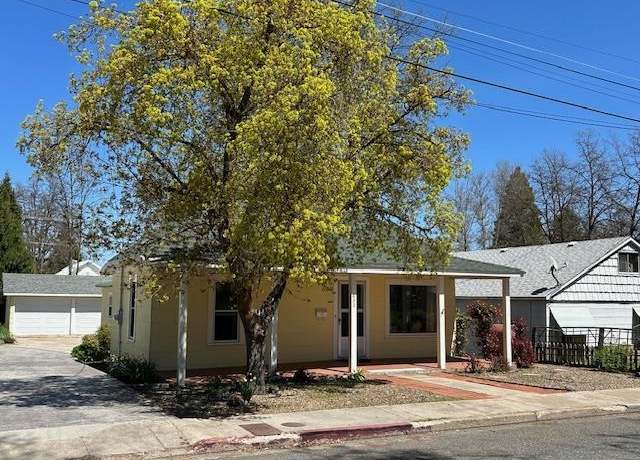 Property at 632 W Miner St, Yreka, CA 96097, 2 beds, 1.5 baths