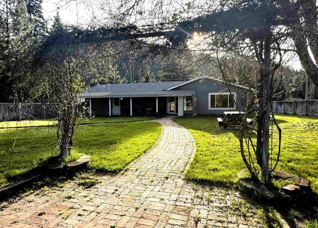 Property at 1400 Davis Place Rd, Mt Shasta, CA 96067, 3 beds, 2 baths