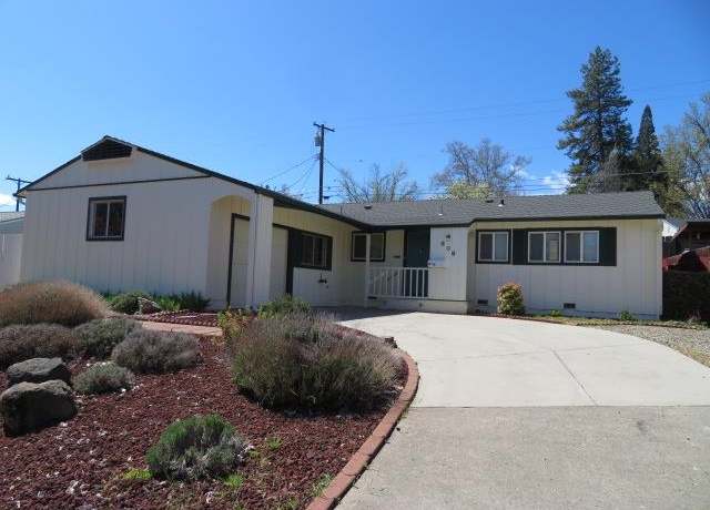 Property at 809 Oak St, Yreka, CA 96097, 3 beds, 2 baths