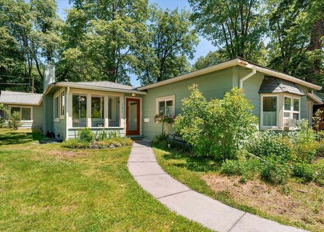 Property at 201 Terry Lynn Ave, Mt Shasta, CA 96067, 6 beds, 3 baths