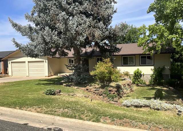 Property at 748 Meadowlark Ln, Yreka, CA 96097, 3 beds, 2 baths