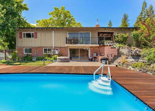 Property at 1004 Park Pl, Yreka, CA 96097, 4 beds, 2 baths