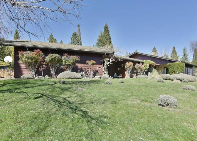 Property at 1410 Grizzly Ct, Yreka, CA 96097, 4 beds, 3 baths