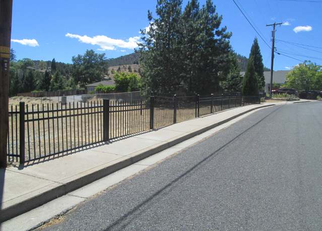 Property at 831 Lane St, Yreka, CA 96097