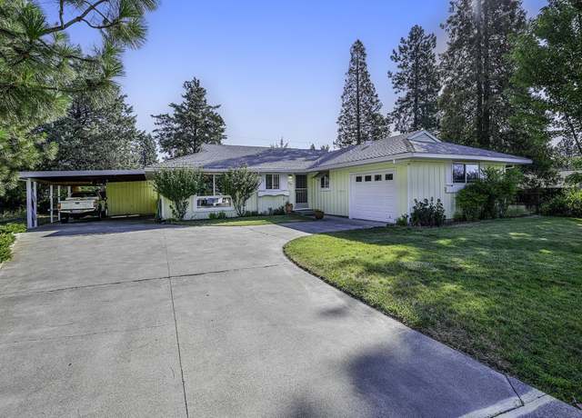 Property at 818 Oak St, Yreka, CA 96094, 3 beds, 2 baths