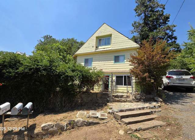 Property at 5701 Castle Ave Unit Downstairs, Dunsmuir, CA 96025, 6 beds, 3 baths