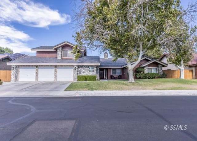 Property at 1040 Meadowview Ln, Ridgecrest, CA 93555, 4 beds, 2.5 baths