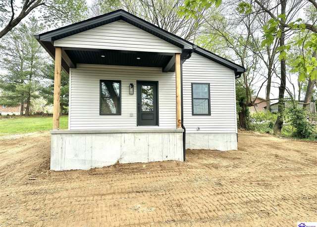 Property at 504 Cook St, Greensburg, KY 42743, 2 beds, 1 bath