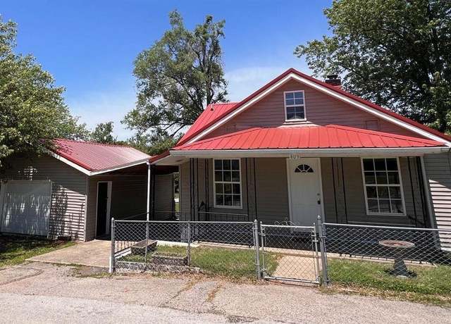 Property at 409 Locust St, Vine Grove, KY 40175, 3 beds, 1 bath