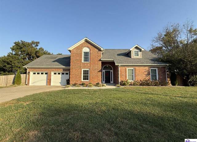 Property at 427 Park Ave, Elizabethtown, KY 42701, 4 beds, 3.5 baths