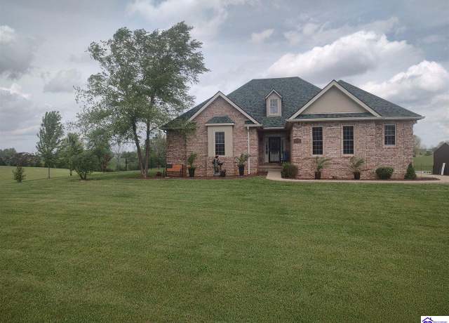 Property at 133 Levee Ln, Hodgenville, KY 42748, 4 beds, 3.5 baths