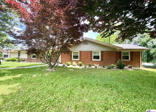 Property at 302 Pinecrest Dr, Elizabethtown, KY 42701, 5 beds, 3.5 baths