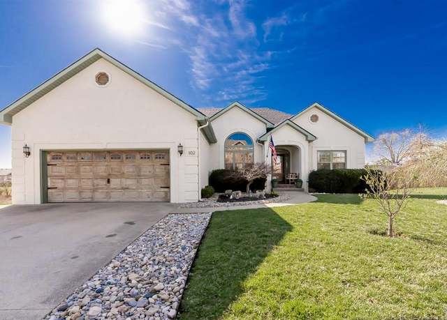 Property at 102 Victory Lake Dr, Vine Grove, KY 40175, 5 beds, 3 baths