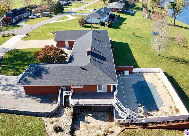 Property at 411 Lakeview Dr, Campbellsville, KY 42718, 4 beds, 3 baths