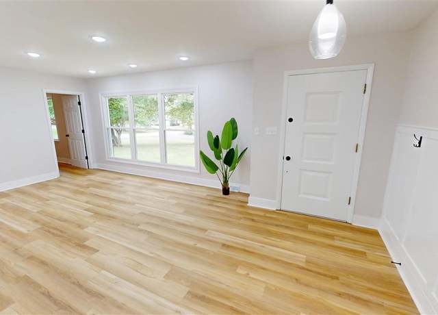 Property at 301 Edgewood Ave, Elizabethtown, KY 42701, 4 beds, 3 baths